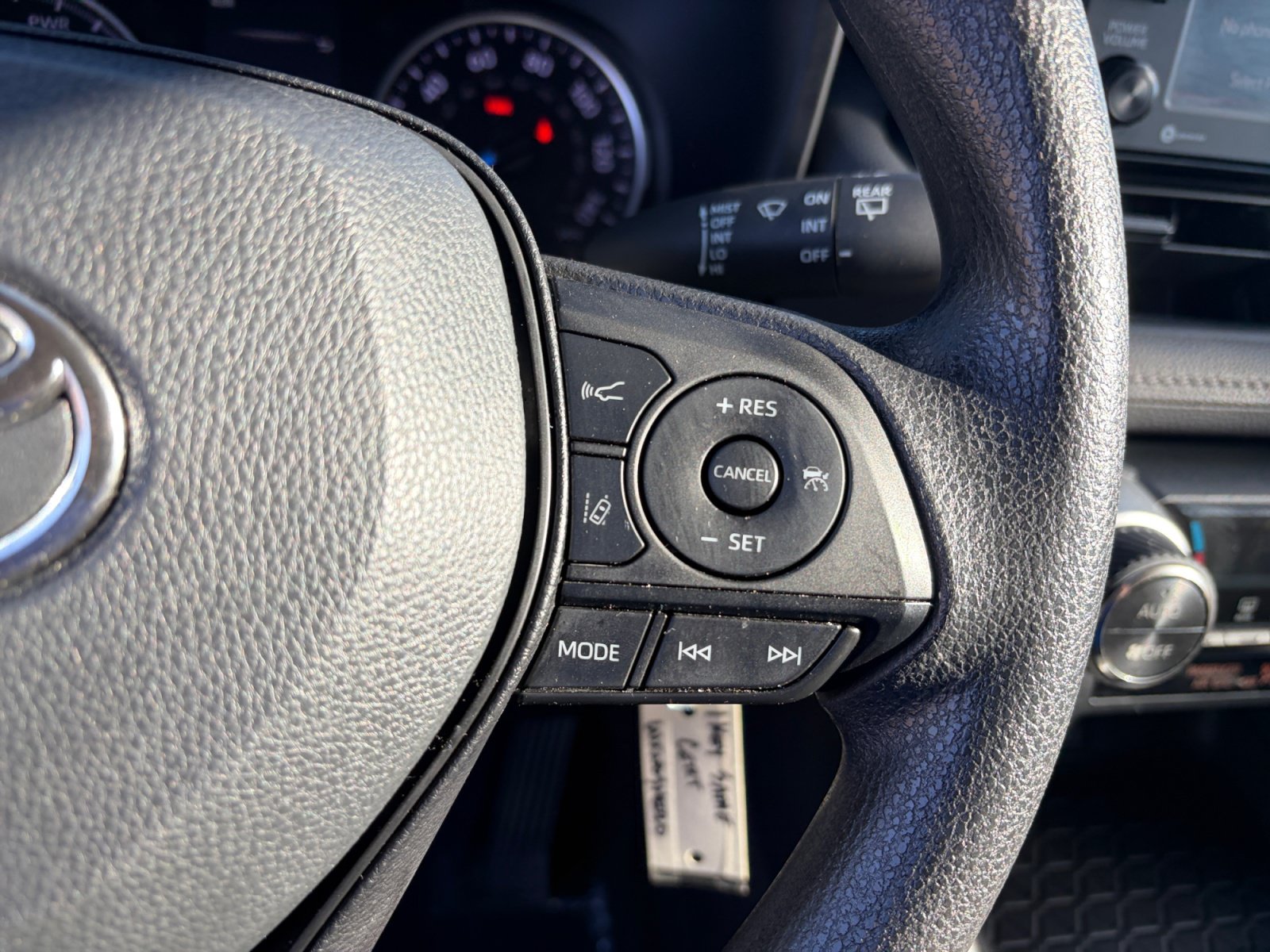 Used 2022 Toyota RAV4 LE AWD/4WD image 15