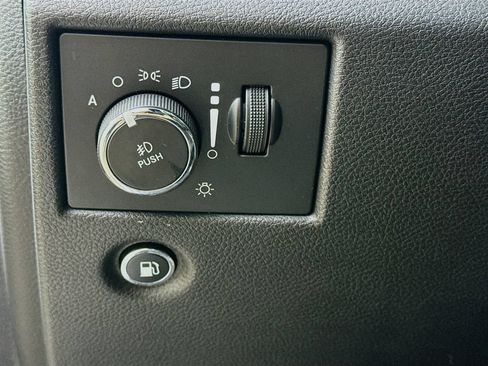 Used 2017 Jeep Grand Cherokee Limited AWD/4WD image 12