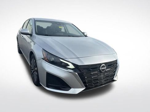 Used 2023 Nissan Altima 2.5 SV FWD image 7