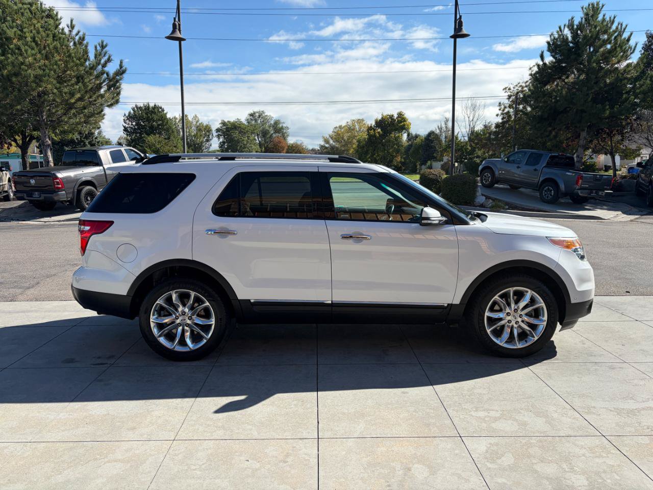 Used 2015 Ford Explorer Limited w/ Equipment Group 302A AWD/4WD image 3