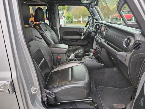 Used 2019 Jeep Wrangler Unlimited Sahara w/ Uconnect 4C Nav & Sound Group image 12