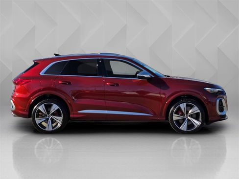New 2025 Audi SQ5 Premium Plus image 7
