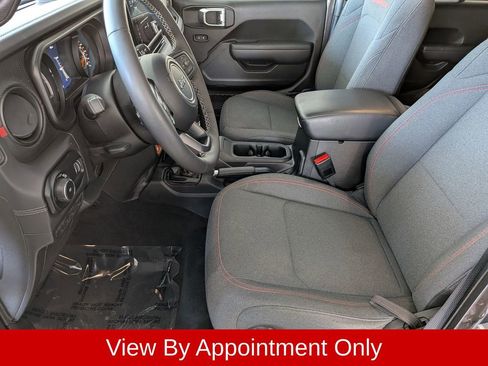 Used 2025 Jeep Wrangler Unlimited Rubicon w/ Convenience Group AWD/4WD image 17