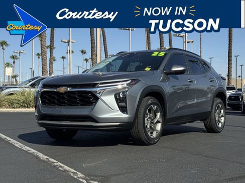 Used 2025 Chevrolet Trax LT w/ Driver Confidence Package FWD image 1