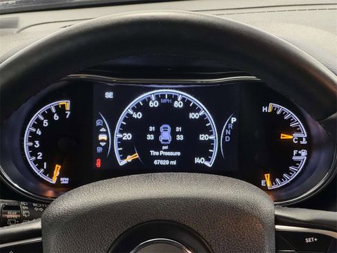 Used 2018 Jeep Grand Cherokee Altitude image 28