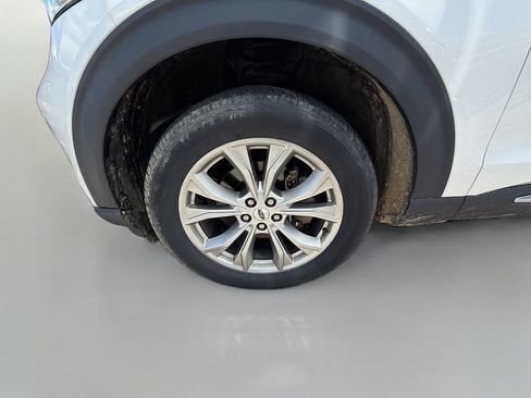 Used 2020 Ford Explorer XLT w/ Equipment Group 202A AWD/4WD image 23