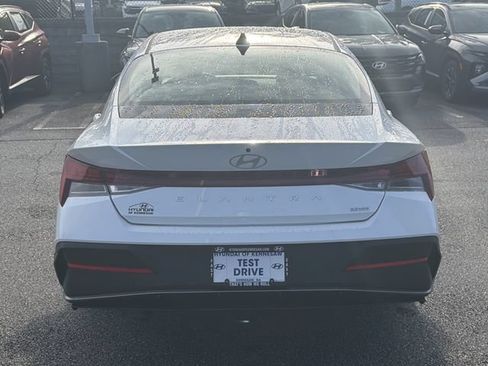 Certified 2026 Hyundai Elantra Hybrid FWD image 6