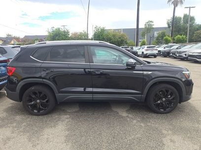 Used 2023 Volkswagen Taos SE w/ Panoramic Sunroof Package