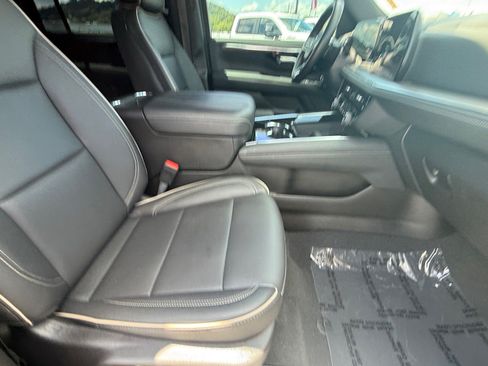 Used 2026 Chevrolet Suburban Premier w/ Sun And Tow Package AWD/4WD image 10