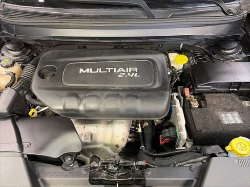 Used 2016 Jeep Cherokee Latitude w/ Cold Weather Group image 38