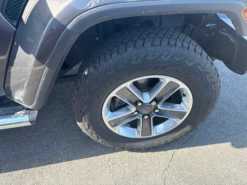Used 2019 Jeep Wrangler Unlimited Sahara w/ Safety Group AWD/4WD image 8