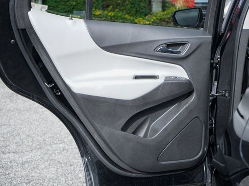 Used 2024 Chevrolet Equinox LS w/ LS Convenience Package image 31