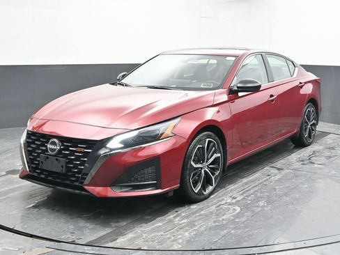 Used 2024 Nissan Altima 2.5 SR w/ SR Premium Package image 6