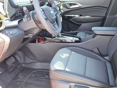 New 2026 Chevrolet Trax LT w/ LPO, Blackout Package image 14
