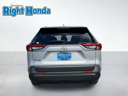 Used 2024 Toyota RAV4 XLE FWD image 5
