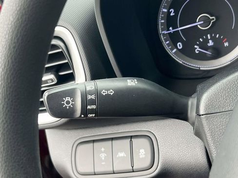 Certified 2022 Hyundai Venue SE image 20