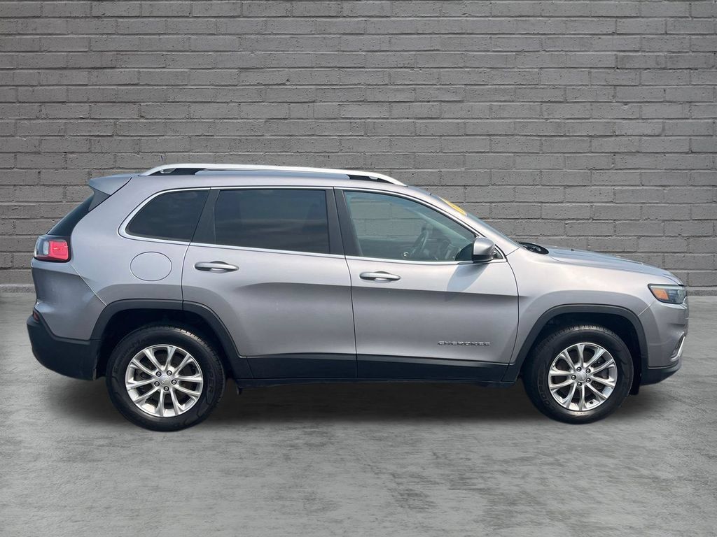 Used 2019 Jeep Cherokee Latitude w/ Popular Appearance Group AWD/4WD image 6