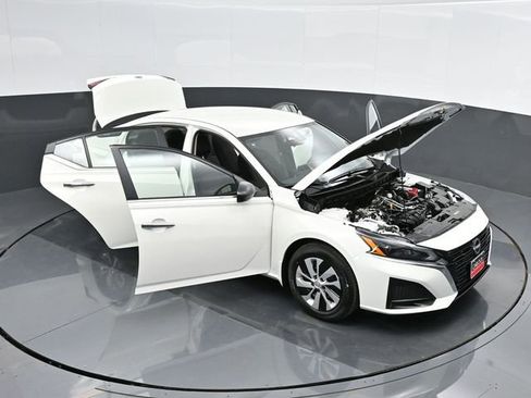 Used 2025 Nissan Altima 2.5 S image 46