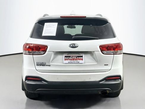Used 2018 Kia Sorento FWD image 6