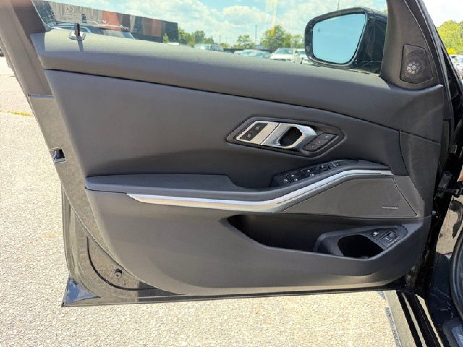 Used 2023 BMW 330e xDrive w/ M Sport Package AWD/4WD image 20