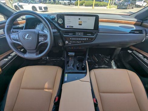 Used 2025 Lexus ES 350 w/ Premium Package FWD image 2