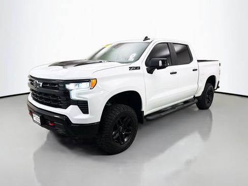 Used 2022 Chevrolet Silverado 1500 LT Trail Boss w/ LT Trail Boss Premium Package AWD/4WD image 3