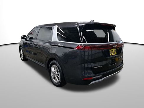 Used 2024 Kia Carnival LX image 3
