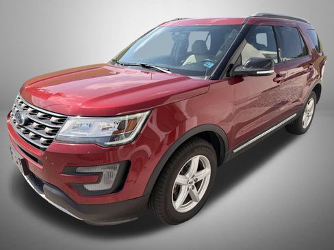 Used 2017 Ford Explorer XLT w/ Equipment Group 202A AWD/4WD image 1