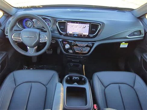 New 2026 Chrysler Pacifica Select image 16