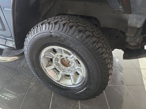 Used 2005 HUMMER H2 w/ Preferred Equipment Group image 36