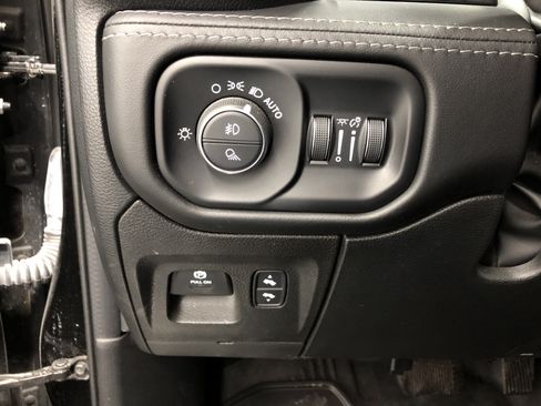 Used 2022 RAM 1500 Limited AWD/4WD image 18
