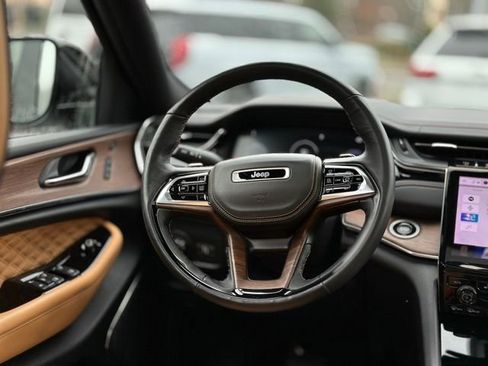Used 2022 Jeep Grand Cherokee Summit w/ Luxury Tech Group V AWD/4WD image 20