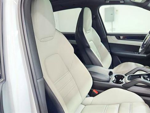 Used 2024 Porsche Cayenne S image 26
