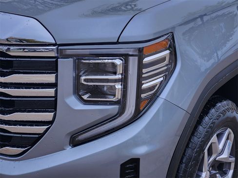 Used 2023 GMC Sierra 1500 SLT image 8