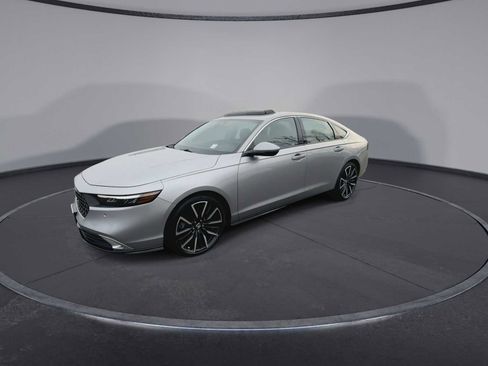 Used 2023 Honda Accord Touring image 4