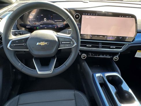 New 2026 Chevrolet Equinox EV LT image 8