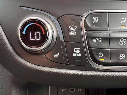 Used 2023 Chevrolet Equinox LT FWD image 24