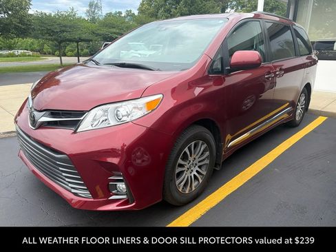 Certified 2019 Toyota Sienna XLE w/ XLE Navigation Package FWD image 5