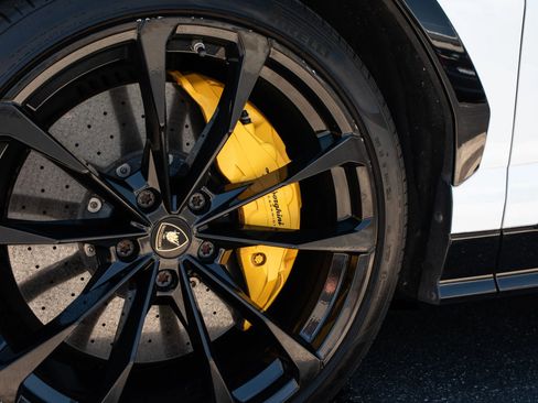 Used 2020 Lamborghini Urus image 41