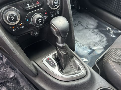 Used 2015 Dodge Dart SXT FWD image 23