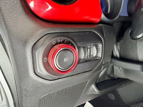 Used 2018 Jeep Wrangler Unlimited Sport S AWD/4WD image 16