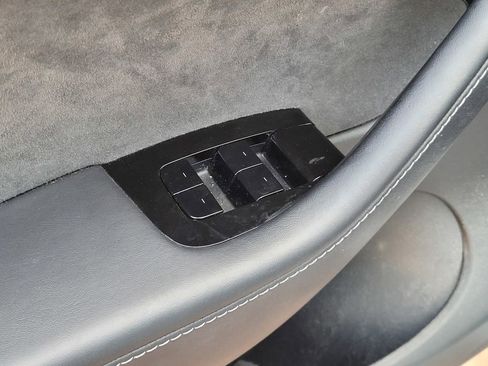 Used 2021 Tesla Model Y Long Range image 16