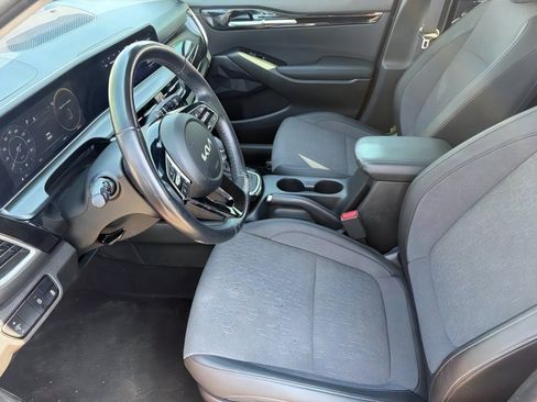 Used 2024 Kia Seltos S FWD image 11
