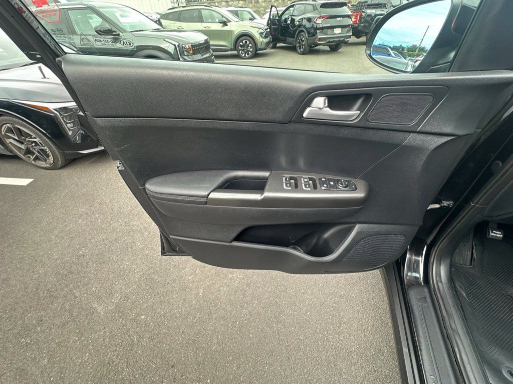 Used 2022 Kia Sportage LX AWD/4WD image 8