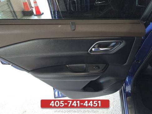 Used 2021 Nissan Rogue Platinum FWD image 18