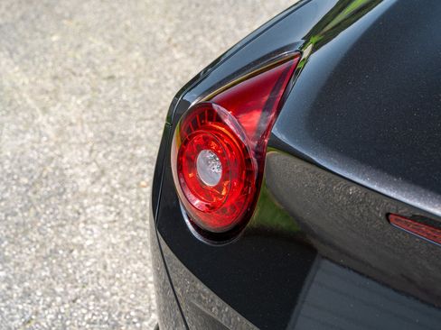 Used 2018 Ferrari California T RWD image 18