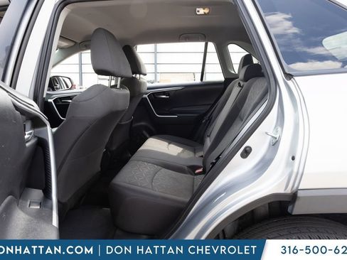 Used 2021 Toyota RAV4 XLE FWD image 16