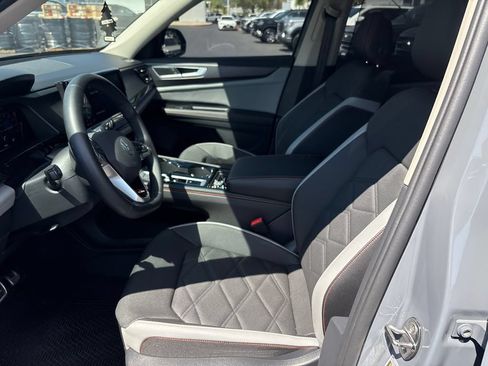 Used 2025 Volkswagen Atlas Peak Edition SE AWD/4WD image 7