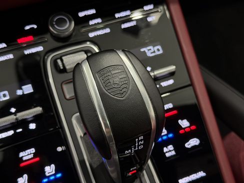 Certified 2021 Porsche Cayenne Turbo S AWD/4WD image 43