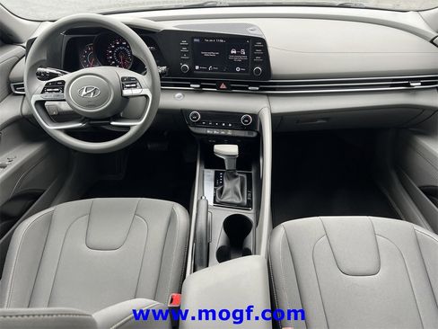 Used 2023 Hyundai Elantra SEL w/ Cargo Package image 5
